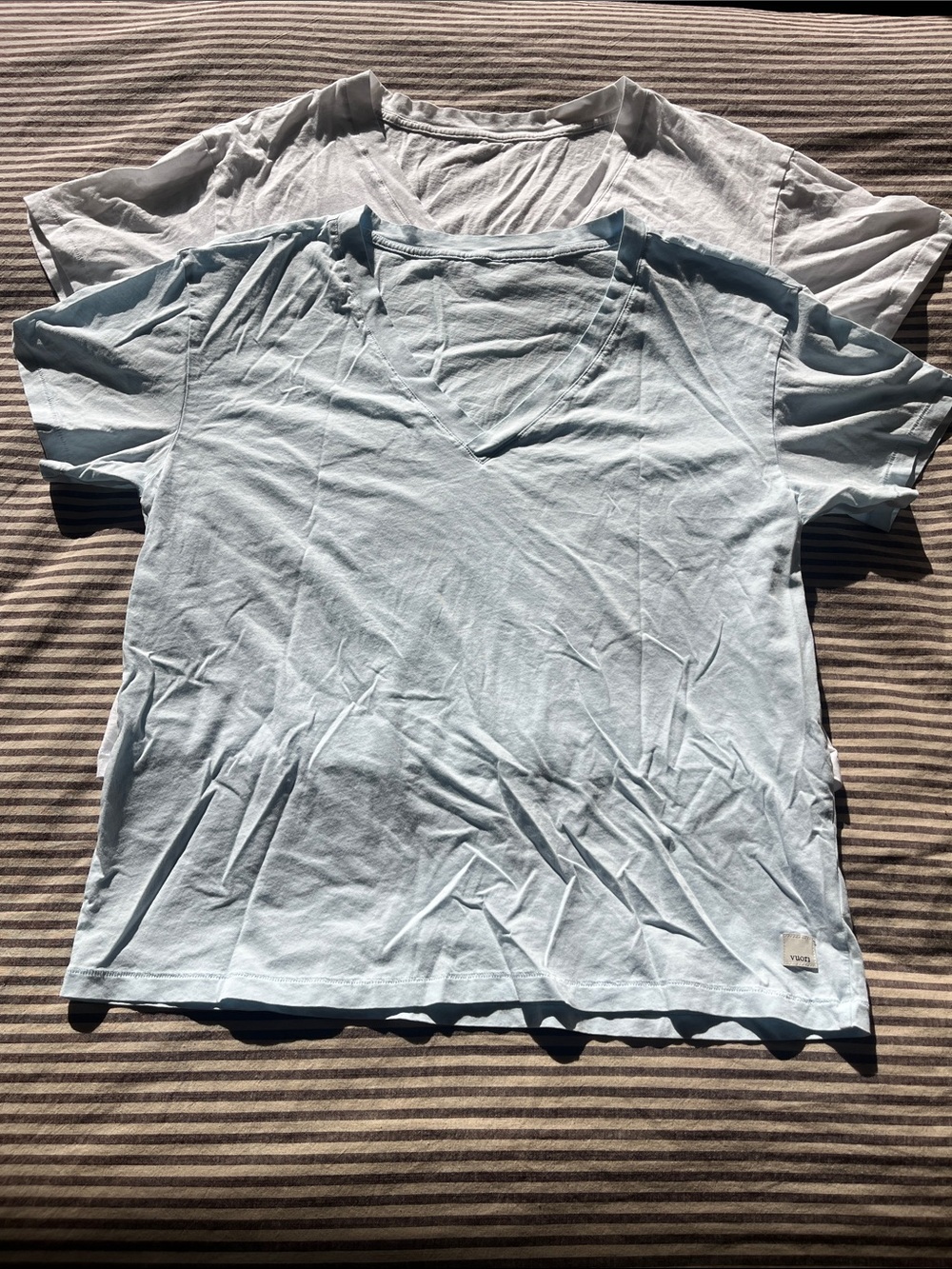 Vuori Sutton Vneck Bundle